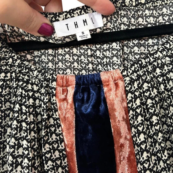 THML Women's Ruffled Velour Stripes Blouse Size Small - Picture 2 of 7